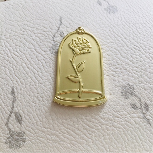 ❗️FIRM❗️Loungefly Disney Belle Ivory Backpack - Picture 5 of 8